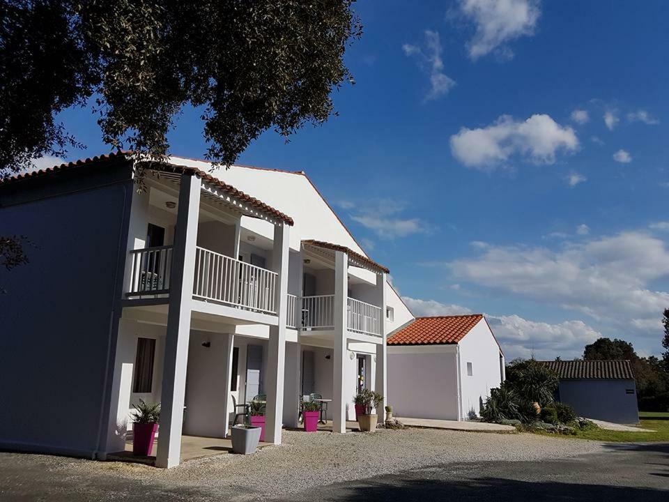 Les Chenes Verts Saint-Savinien Dış mekan fotoğraf